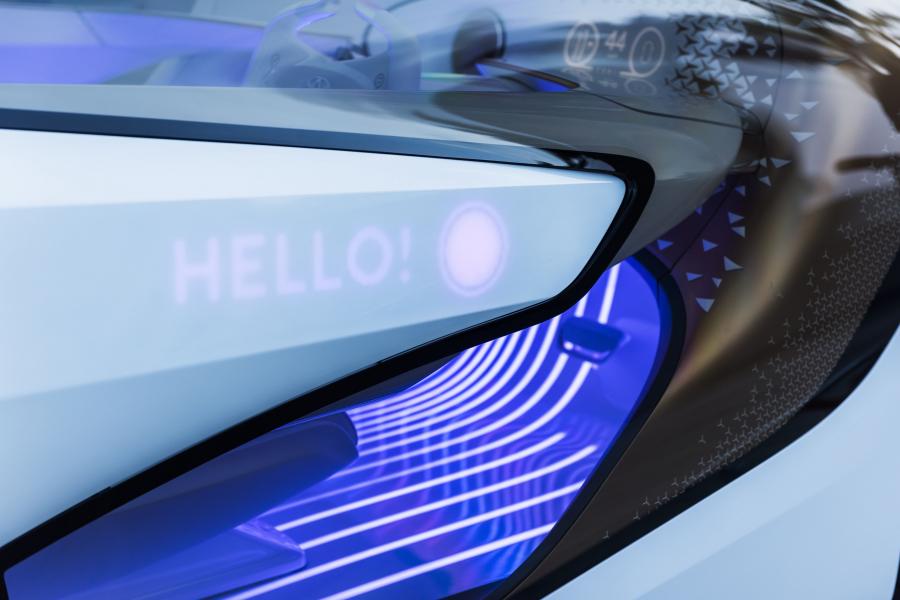 Детали интерьера Toyota Concept-i 2017 года  (фото 36 из 45)